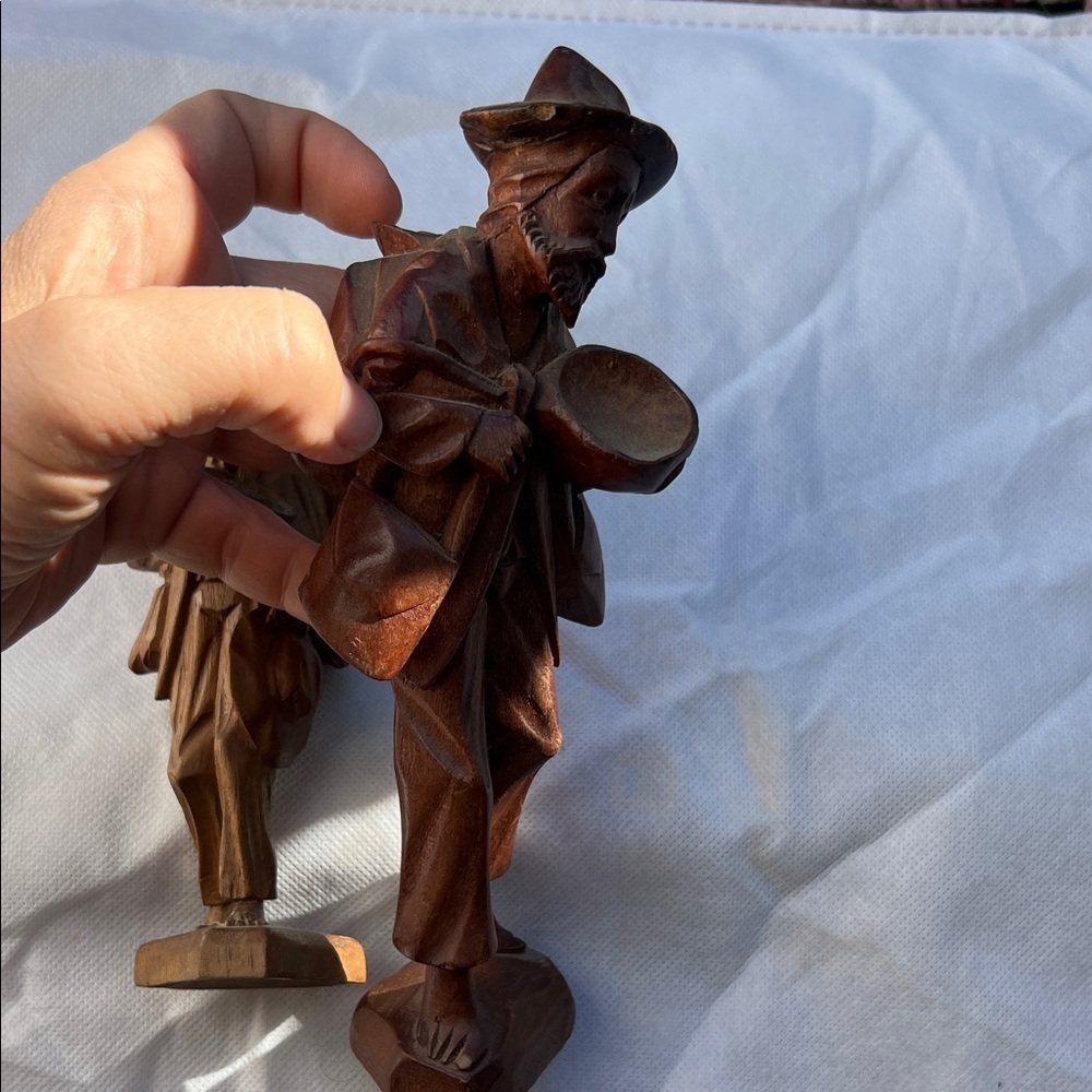 Set of two vintage Handcrafted Wooden Figurines - Picture 2 of 7